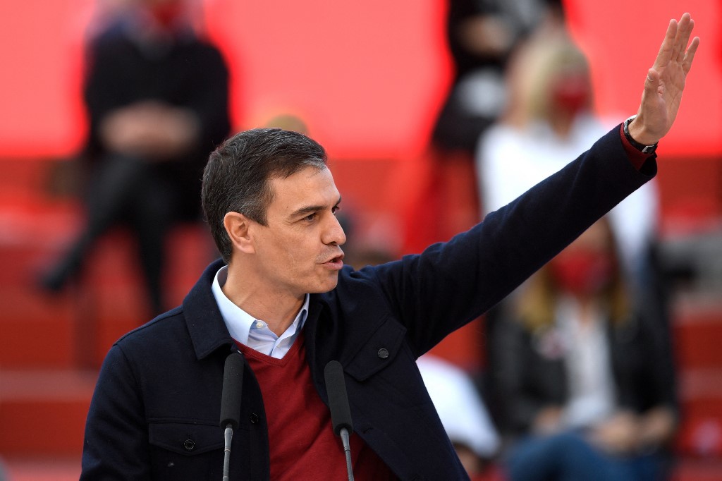 EN VIDEO: El tremendo ABUCHEO que recibió Pedro Sánchez en su centro de votación en Madrid