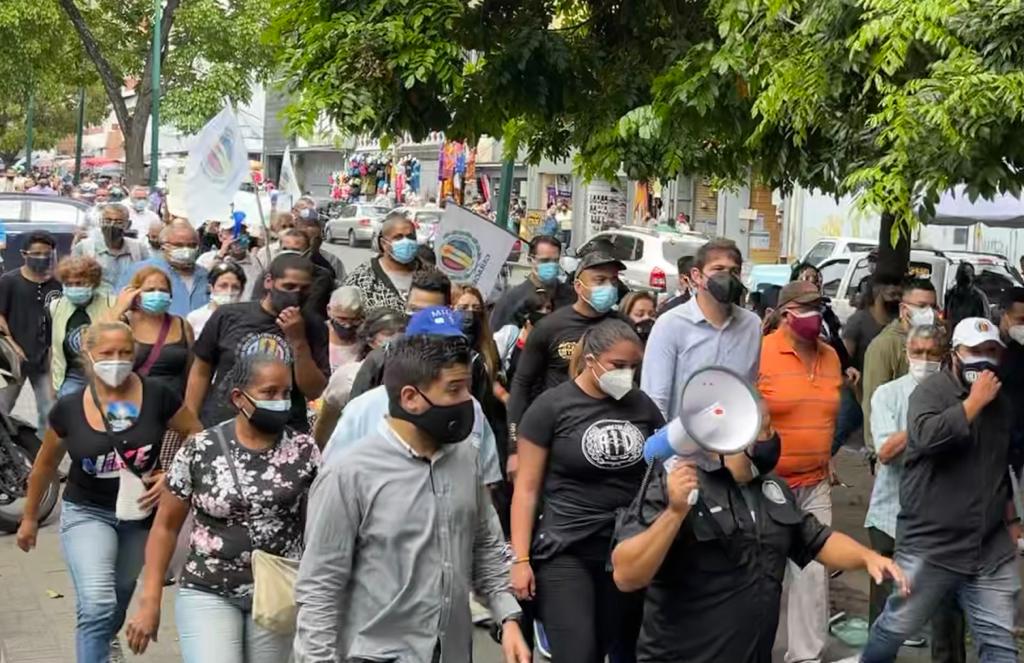 “Caracas se volverá a levantar”: Acción Democrática recorrió el Bulevar del Cementerio este #14May (Fotos)