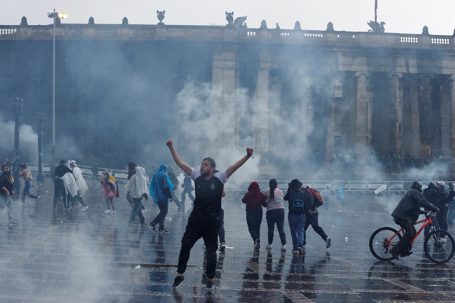 Al menos 17 muertos y 800 heridos en disturbios y protestas de los últimos días en Colombia