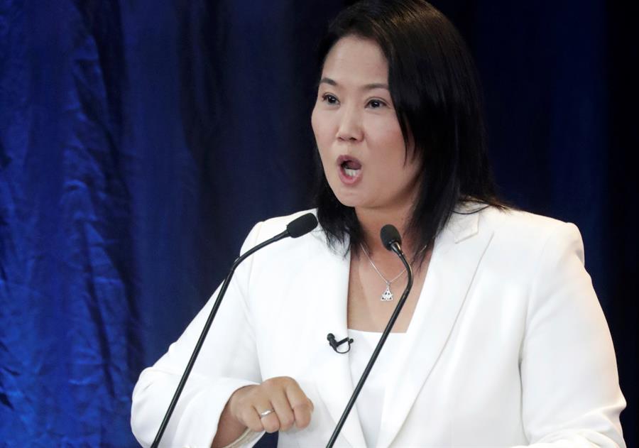 Keiko Fujimori juró preservar la democracia ante Leopoldo López y Vargas Llosa