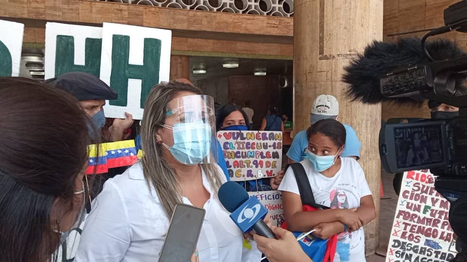 Maestros protestaron en el Ministerio del Trabajo contra sueldos de hambre (Fotos)