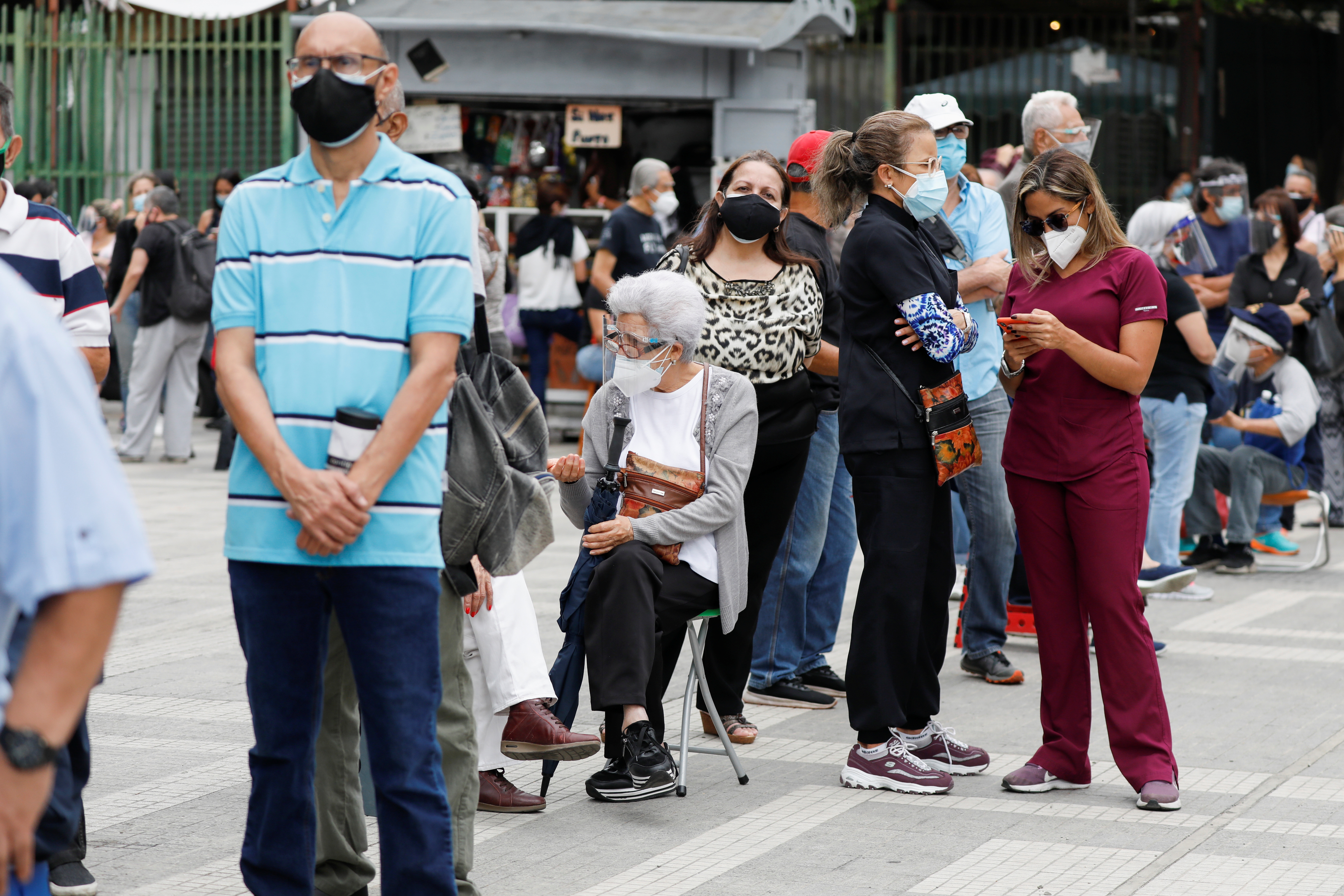 Médicos venezolanos cuestionan al régimen: ¿Dónde está la segunda dosis de Sputnik-V?