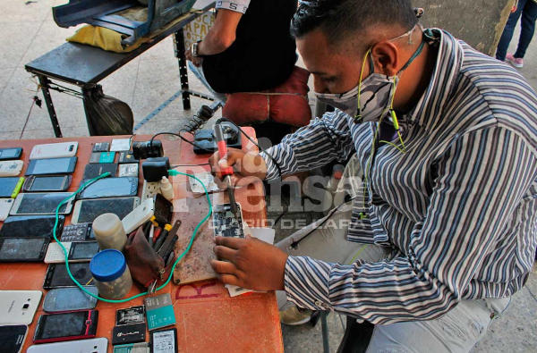 En Lara, los negocios de reparación de celulares van en picada por la poca clientela