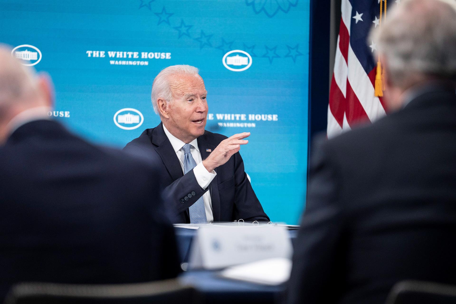 Biden sube temporalmente el sueldo a los bomberos ante la ola de calor