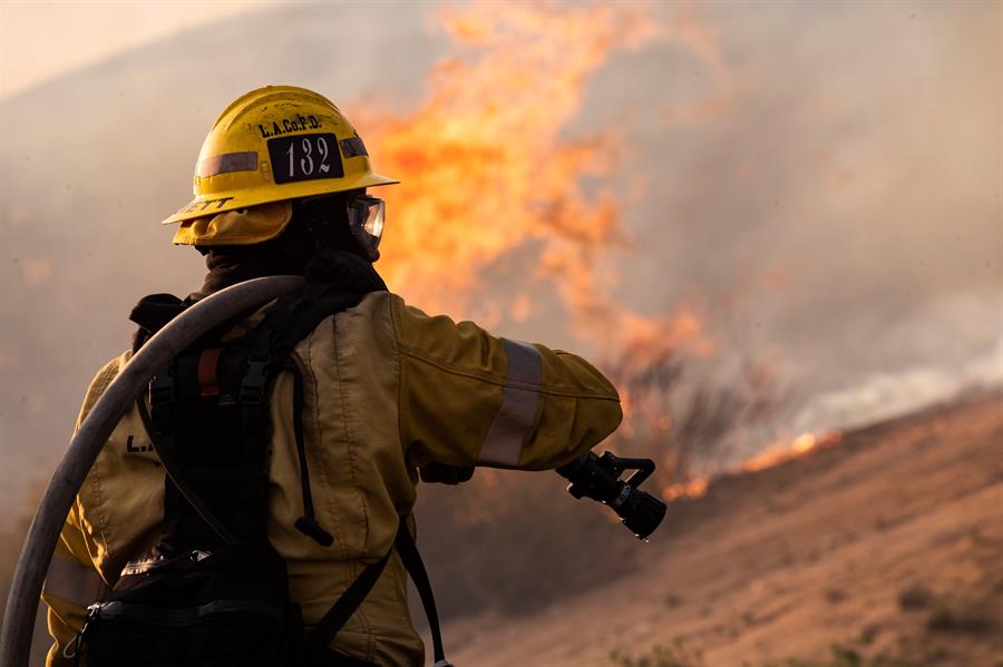 Los incendios en el oeste de EEUU crecen durante la intensa ola de calor