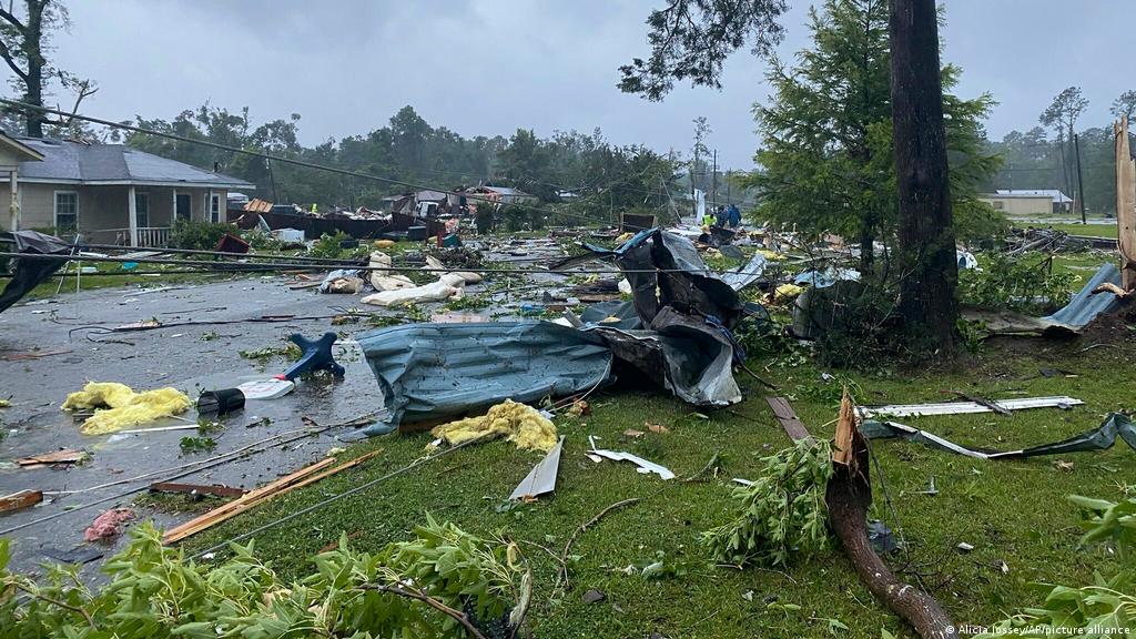 La tormenta Claudette toca tierra estadounidense y deja al menos 12 muertos (Video)