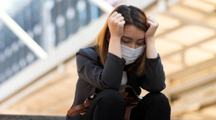 Frecuencia de dolores de cabeza ha crecido debido a la pandemia, dice experto