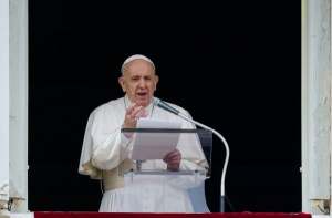 El papa Francisco expresa su “dolor”, sin excusarse por niños indígenas muertos hallados en Canadá