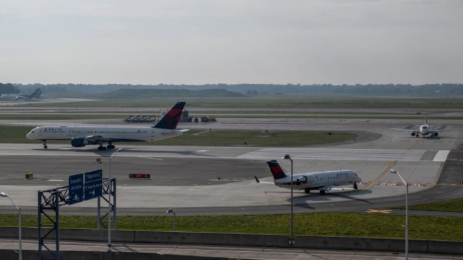 Avión aterrizó de emergencia en EEUU porque un pasajero amenazó con derribarlo