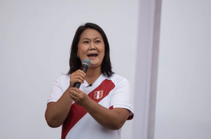 Keiko, la heredera de la dinastía Fujimori, cerca de ser la primera presidenta de Perú