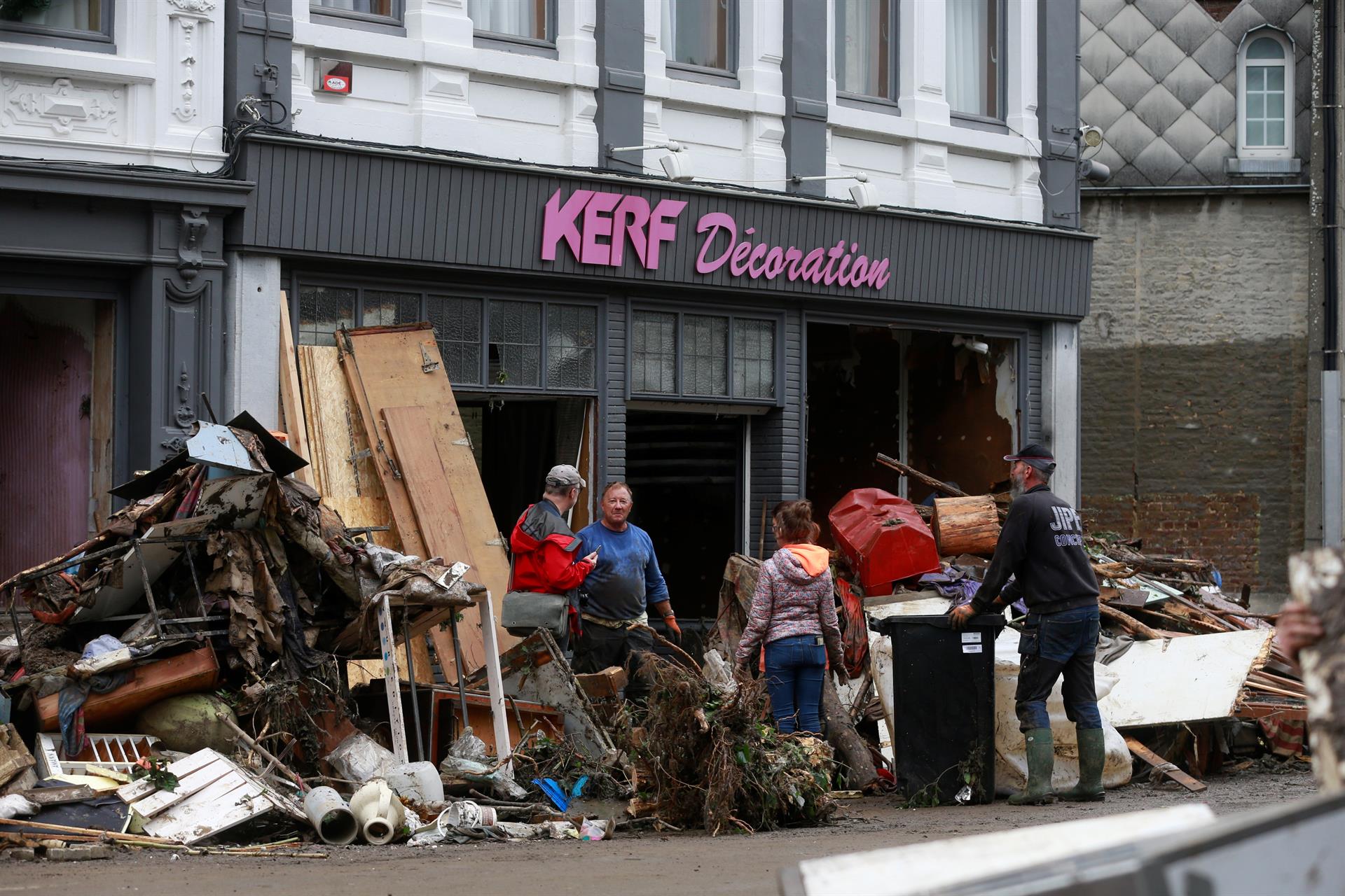 Las inundaciones en Bélgica dejan como resultado al menos 20 fallecidos y miles de afectados (FOTOS)