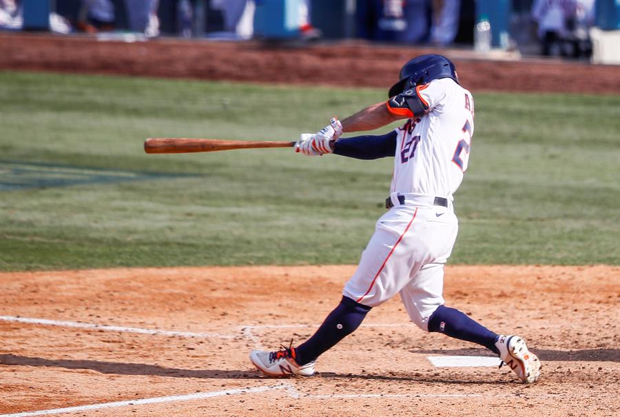 José Altuve jonroneó y marcó el triunfo de los Astros ante los Yankees