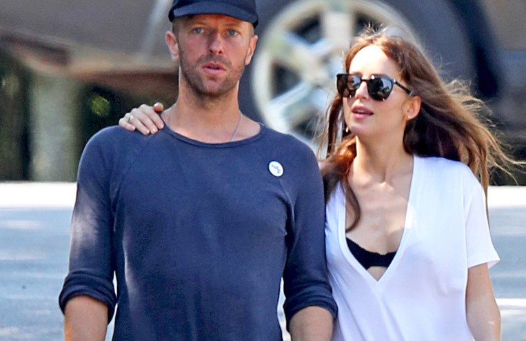 Revelaron que Chris Martin terminó su relación con Dakota Johnson “de la peor forma”