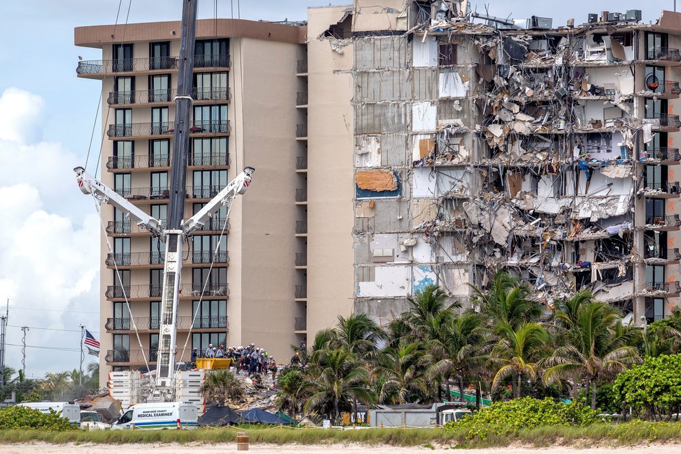 VIDEO mostró cómo el agua entró en estacionamiento del edificio en Miami siete minutos antes del derrumbe