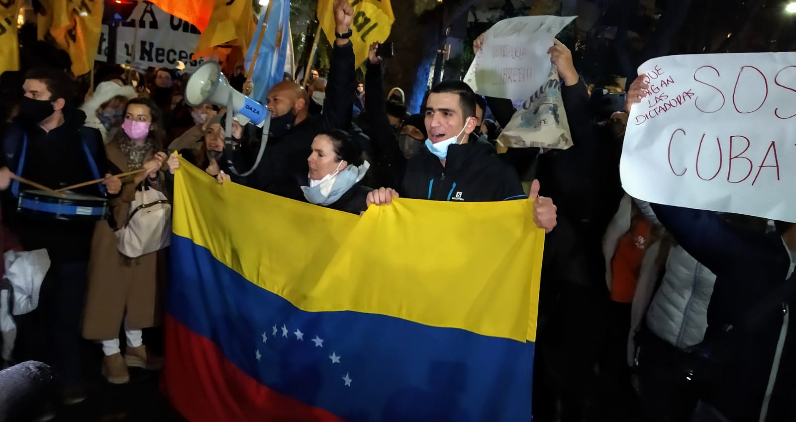 Elisa Trotta acompañó protesta de cubanos en Buenos Aires por la libertad