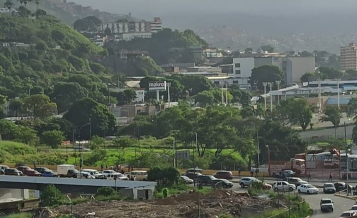 Autoridades cierran accesos vehiculares hacia la Cota 905 este #8Jul (FOTOS y VIDEO)