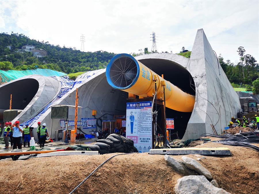 Hallados muertos los 14 obreros atrapados por inundación en un túnel de China