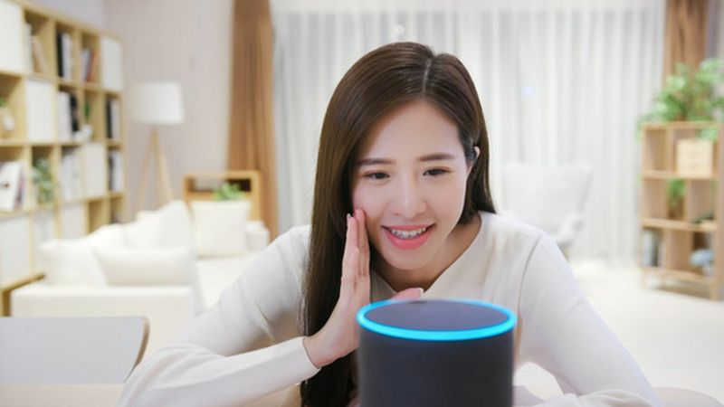 Padres de niñas llamadas Alexa protestan en el mundo en contra de Amazon