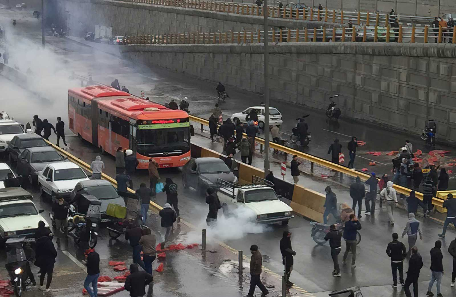 Al menos dos muertos en las protestas por escasez de agua en Irán