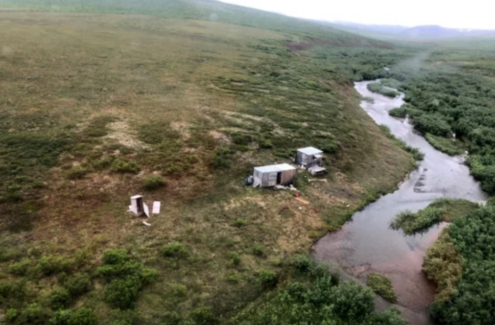 Sobrevivió al ataque del oso que lo mantuvo oculto en su cabaña por una semana