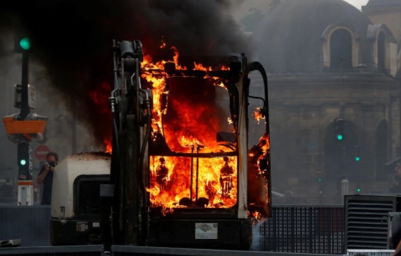 Masivas protestas en Francia y Grecia contra la vacunación obligatoria