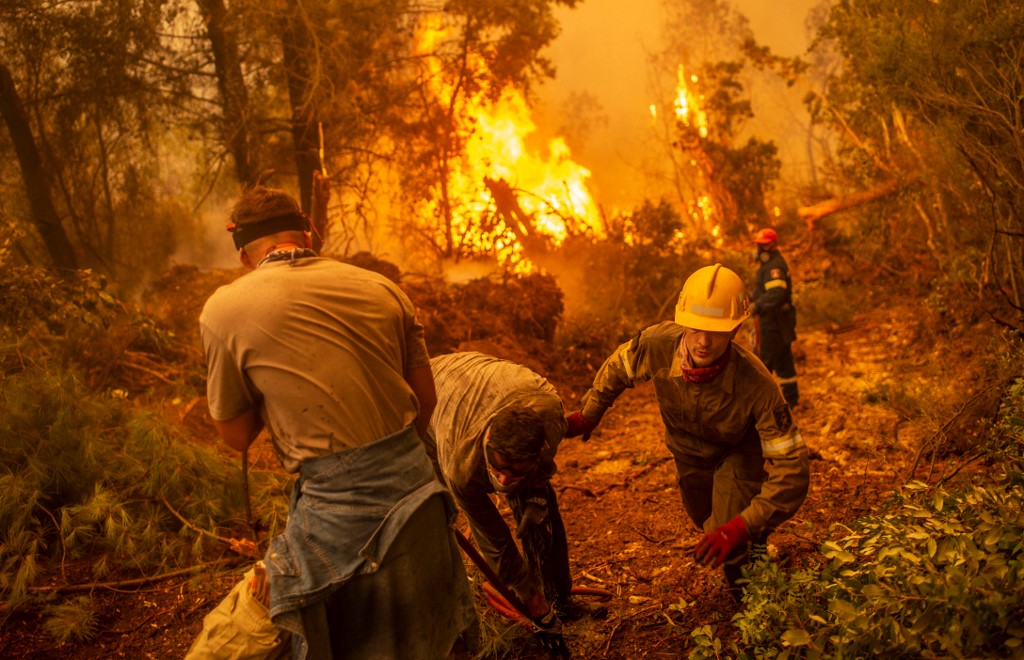 Los bomberos libran su séptimo día de batalla contra el fuego en Grecia