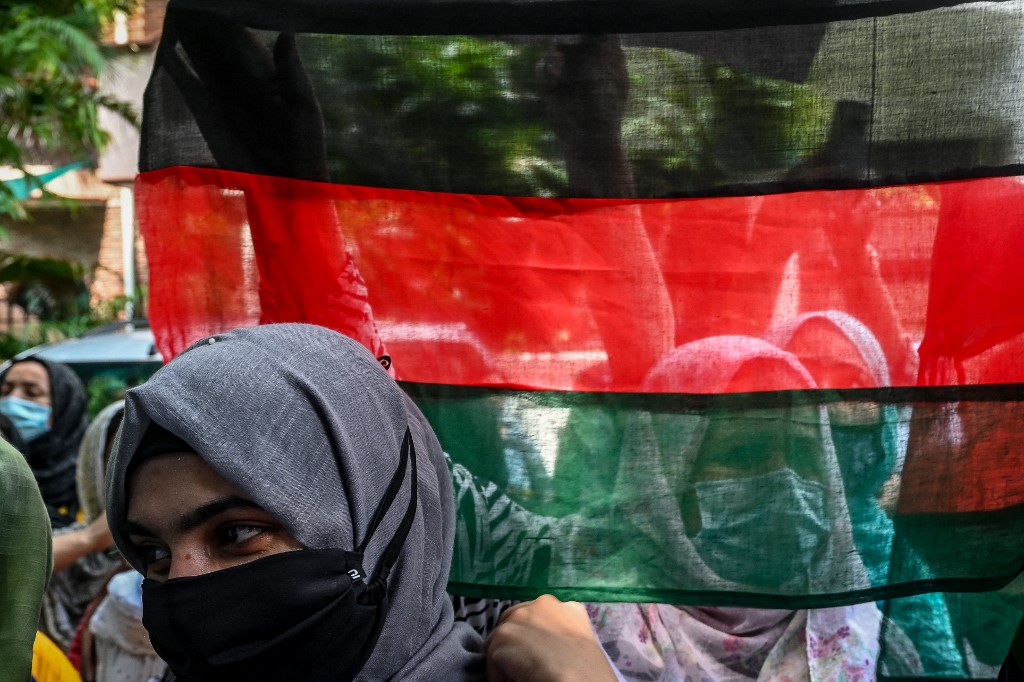 La bandera nacional afgana, símbolo de resistencia ante los talibanes