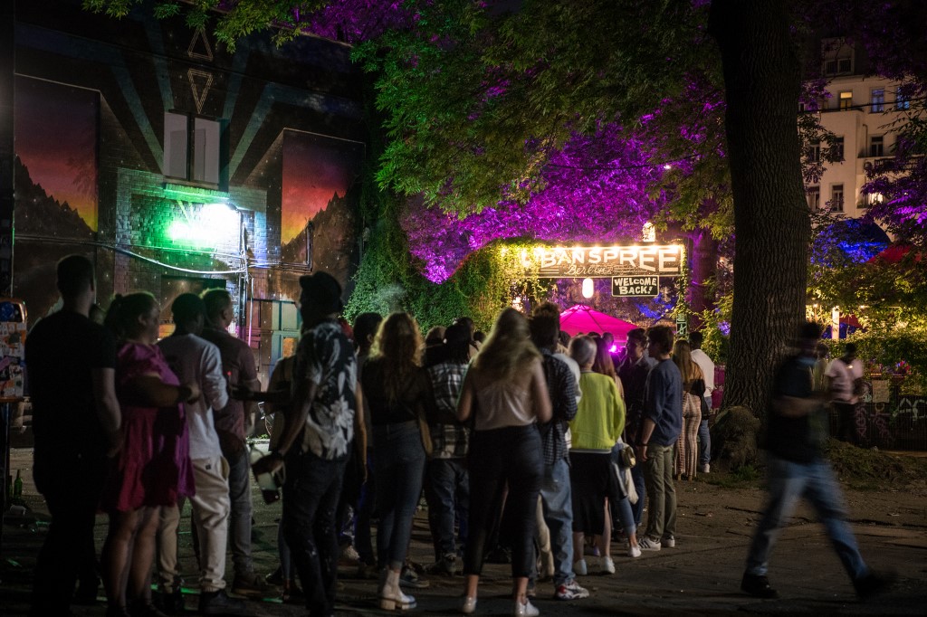 Discotecas en Berlín volverán a abrir para vacunados y curados de Covid-19