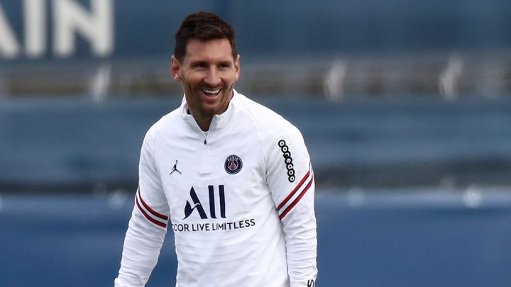 Gran recibimiento a Lionel Messi en Reims: Miles de personas esperan su debut en el PSG (VIDEO)