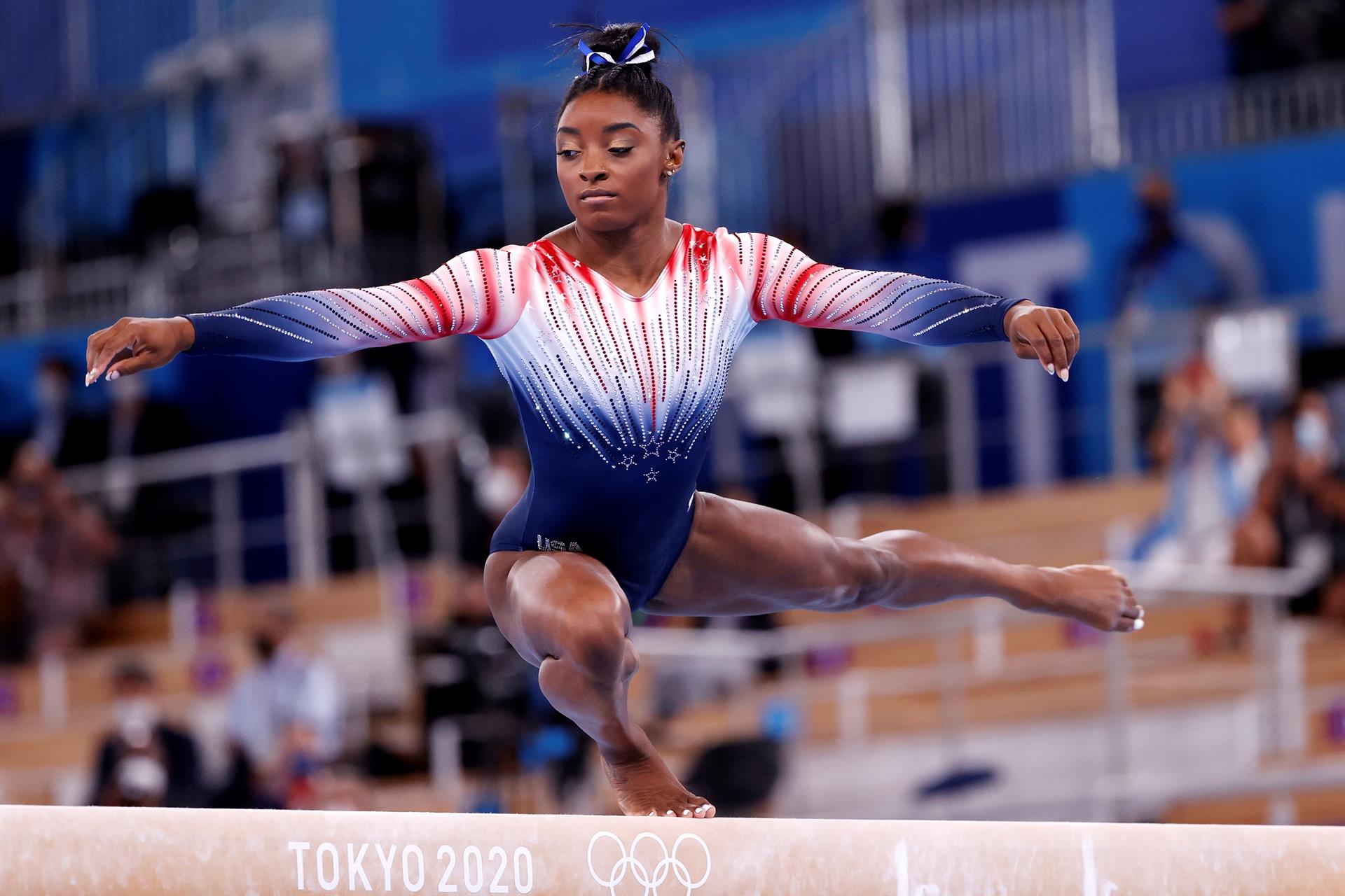 Simone Biles regresa a la competición y gana el bronce olímpico en la barra de equilibrio