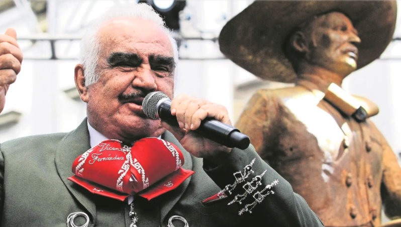 Vicente Fernández se comunica a través de movimientos de afirmación o negación con su familia, informan médicos