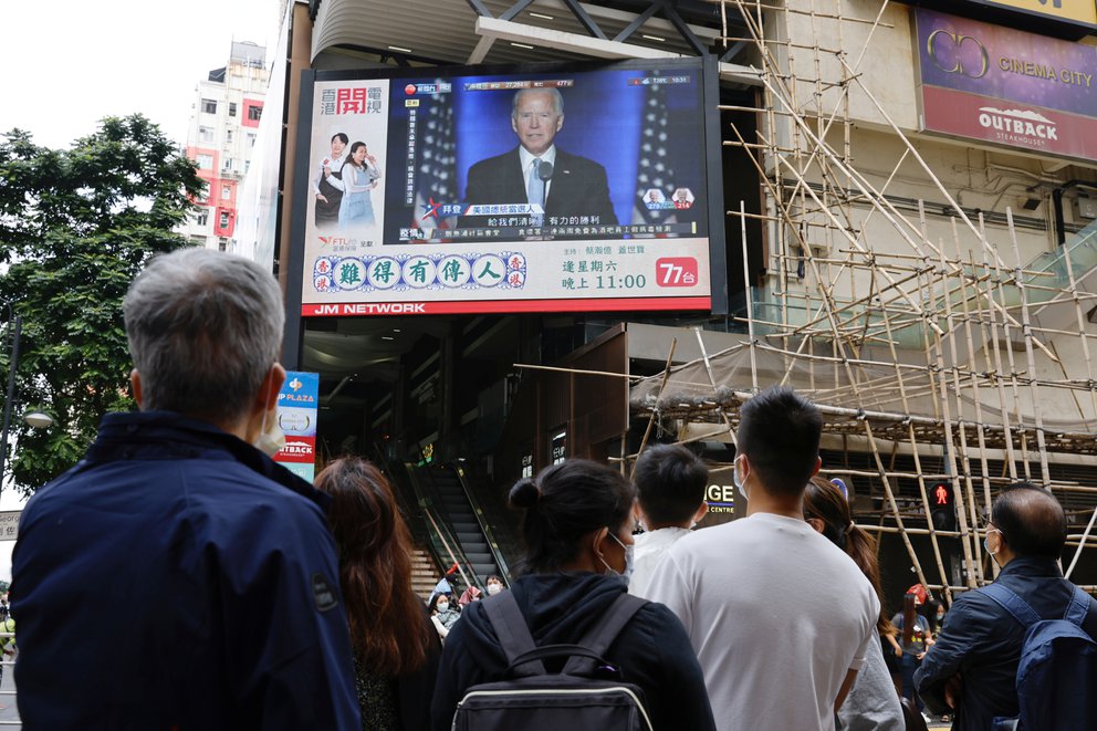 Biden ofreció refugio temporal a las personas que huyeron de la represión en Hong Kong