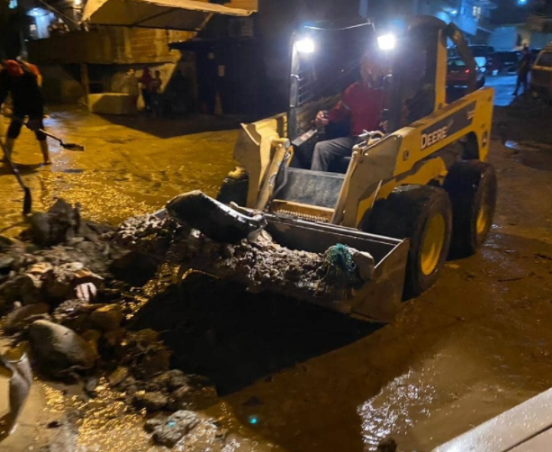 Aguacero en Caracas puso en vilo a los habitantes de Cotiza y San Bernardino (Fotos+videos)