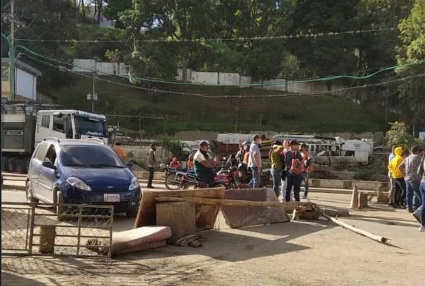 Protestaron en Los Teques por falta de atención de autoridades tras desbordamiento del río San Pedro