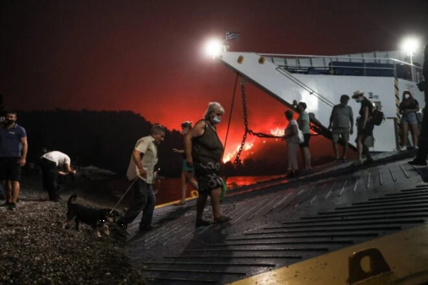 Los incendios arrasan superficies récord en Grecia, mientras que Turquía se salva por la lluvia