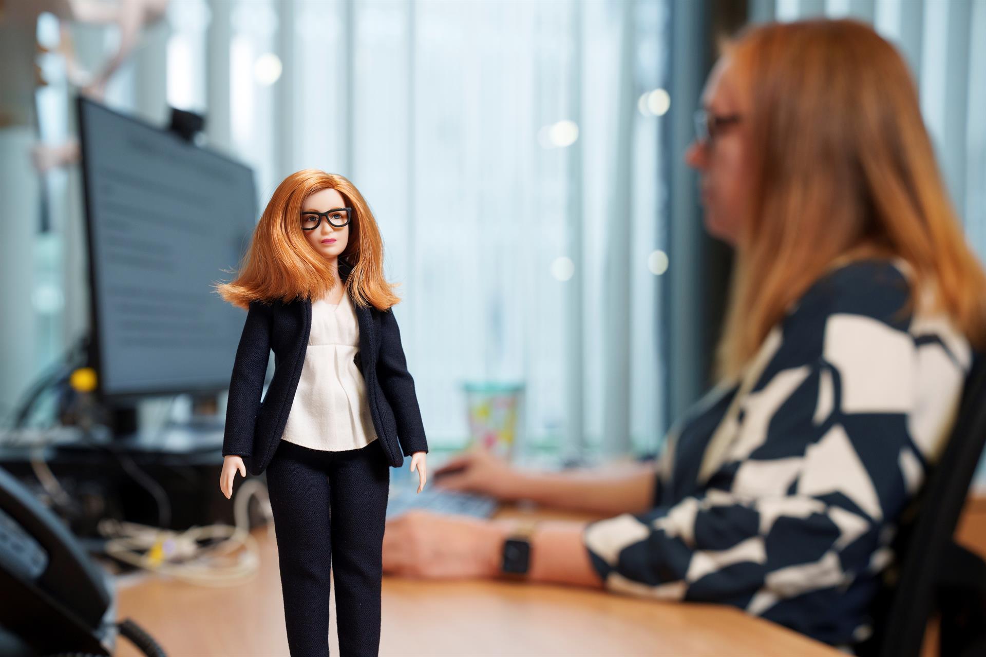 Excelente iniciativa: Barbie dedica una muñeca a Sarah Gilbert, creadora de la vacuna Oxford-AstraZeneca (Fotos)