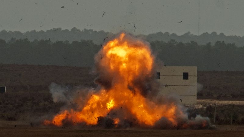 Al menos nueve muertos tras explosiones en un depósito de armas militares en Kazajstán