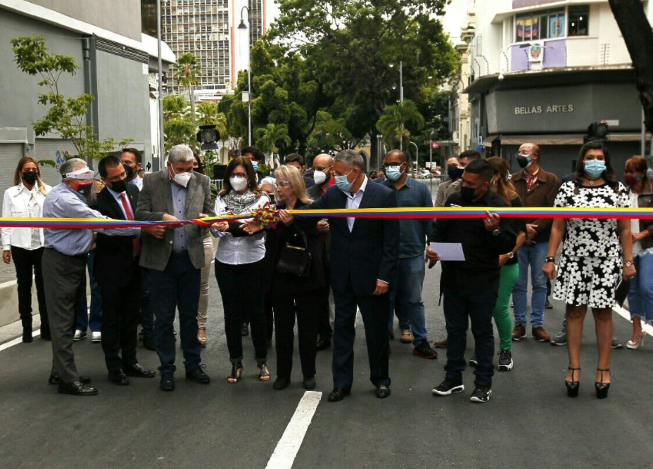 En pleno apagón, la preocupación del chavismo era ponerle “José Vicente Rangel” a una avenida