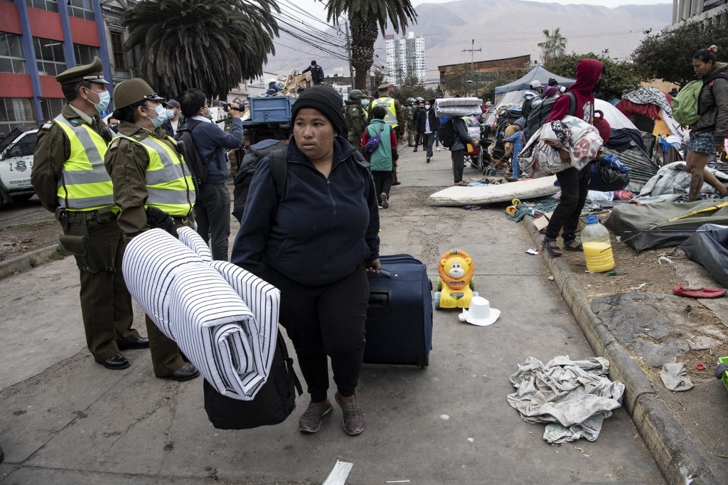 “Nos sentimos humillados, tratados como animales”: Venezolanos afectados por la protesta en Chile