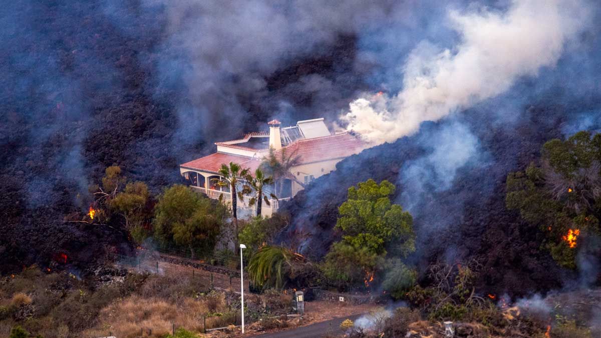 Impresionante alcance de la devastación provocada por la erupción del volcán Cumbre Vieja captada por un dron (VIDEOS)