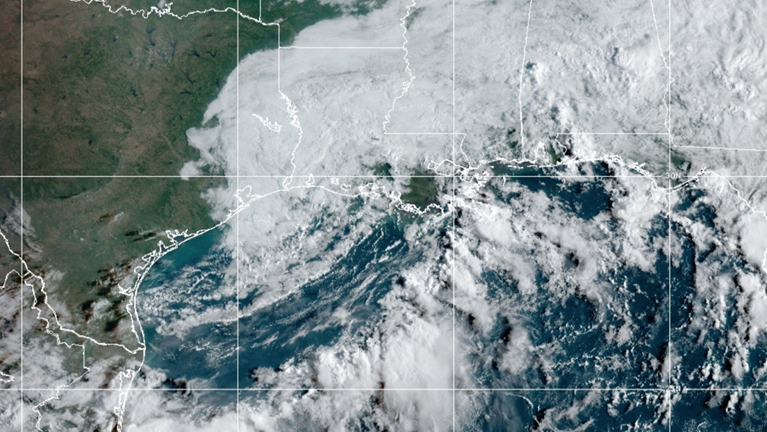 Inundaciones y cientos de hogares sin electricidad: Los estragos de la tormenta tropical Nicholas en EEUU (VIDEOS)