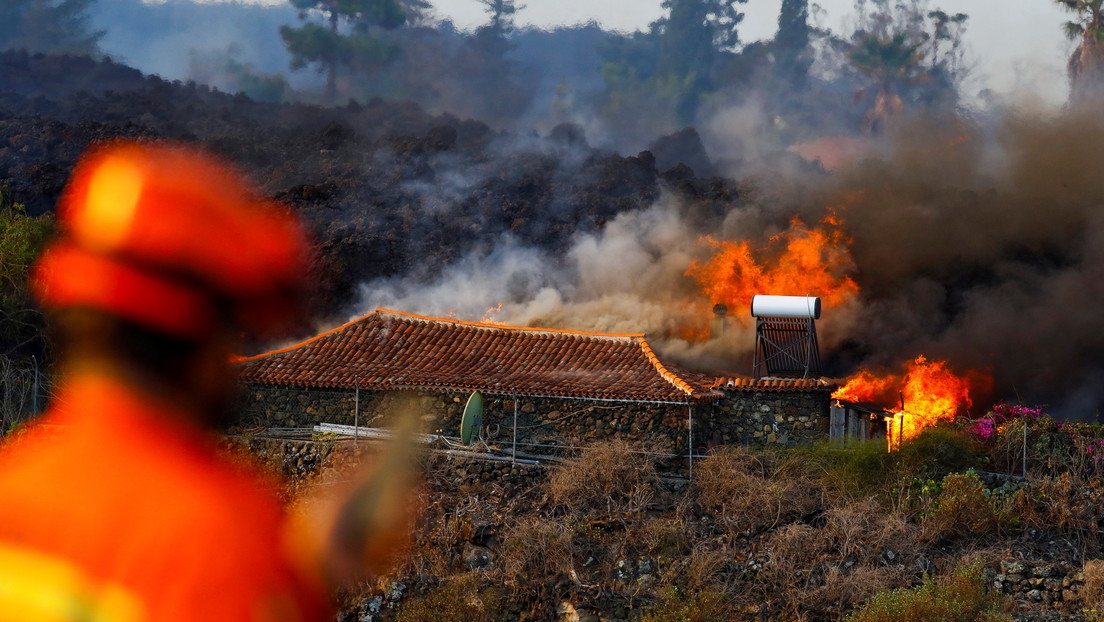 “Sospechoso”, “provocado”, “montaje”: Las teorías conspirativas sobre la erupción del volcán La Palma en España