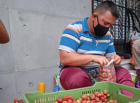 ¡Hay que llevar la papa a casa! De estudiantes a buhoneros, la ruda realidad de los jóvenes en Zulia