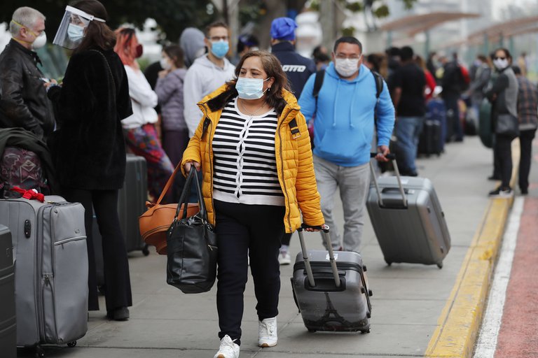 Ya no es obligatorio presentar carné de vacunación contra el Covid-19 para ingresar a Perú