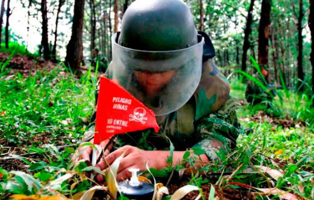 Fallecieron tres militares colombianos tras activarse un campo minado