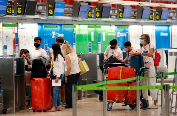 Cuál es el truco que usan los pasajeros para viajar más barato que las aerolíneas no quieren que se conozca