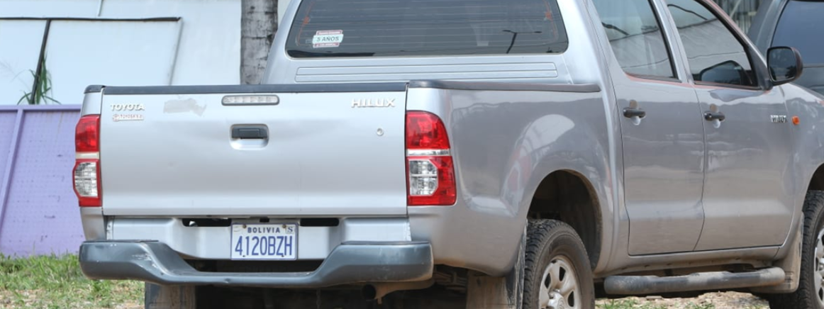 Una joyita: Funcionario boliviano fue detenido manejando ebrio y vuelto loco en lujosa camioneta (Foto)