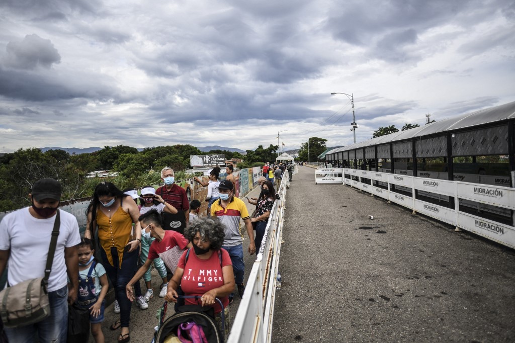 El 98 % de los venezolanos tiene un familiar en el extranjero, según informe