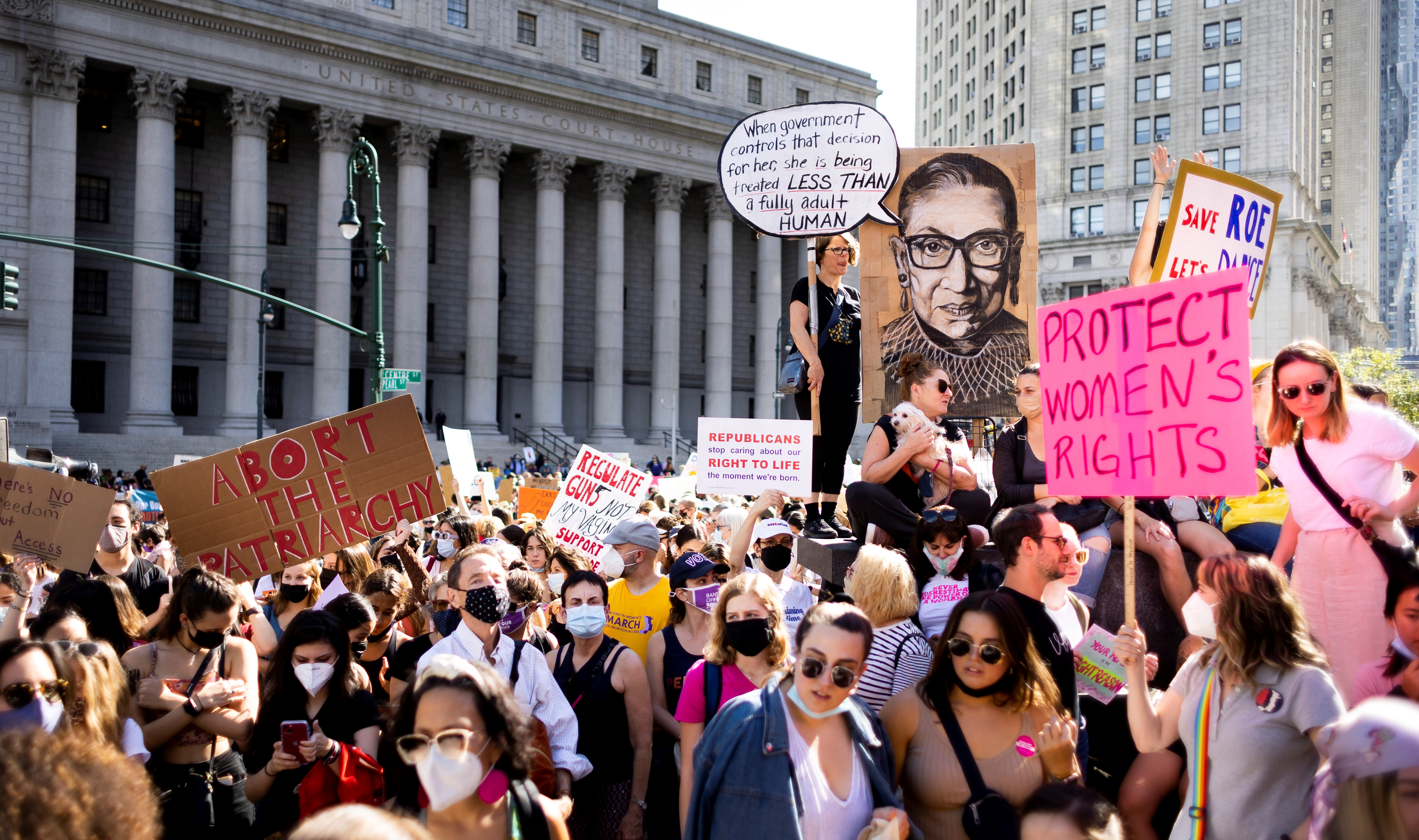 Mujeres marchan en defensa del derecho al aborto en EEUU