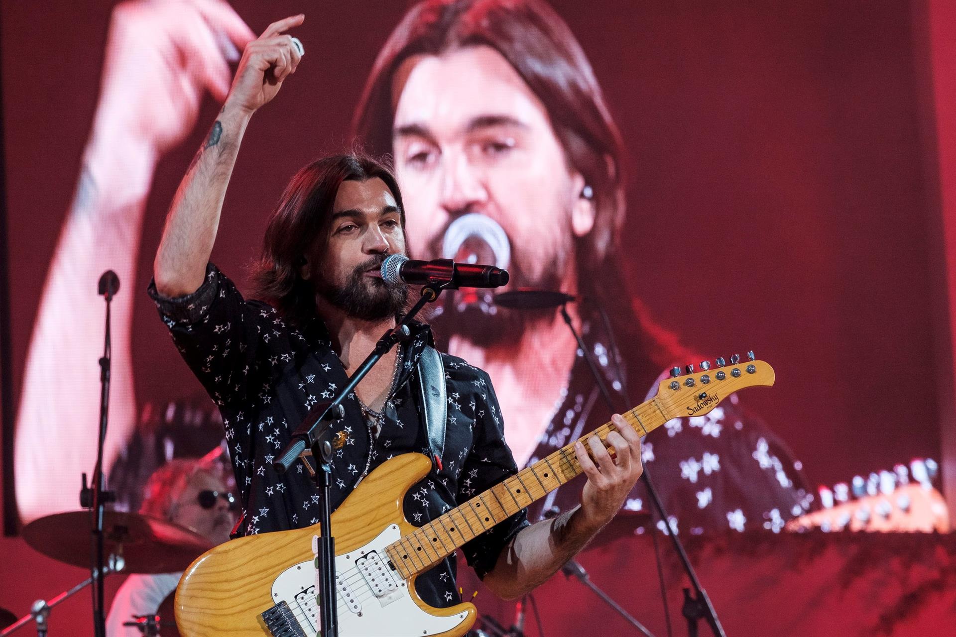 Juanes celebra este #9Ago su cumpleaños con una guitarra en su honor